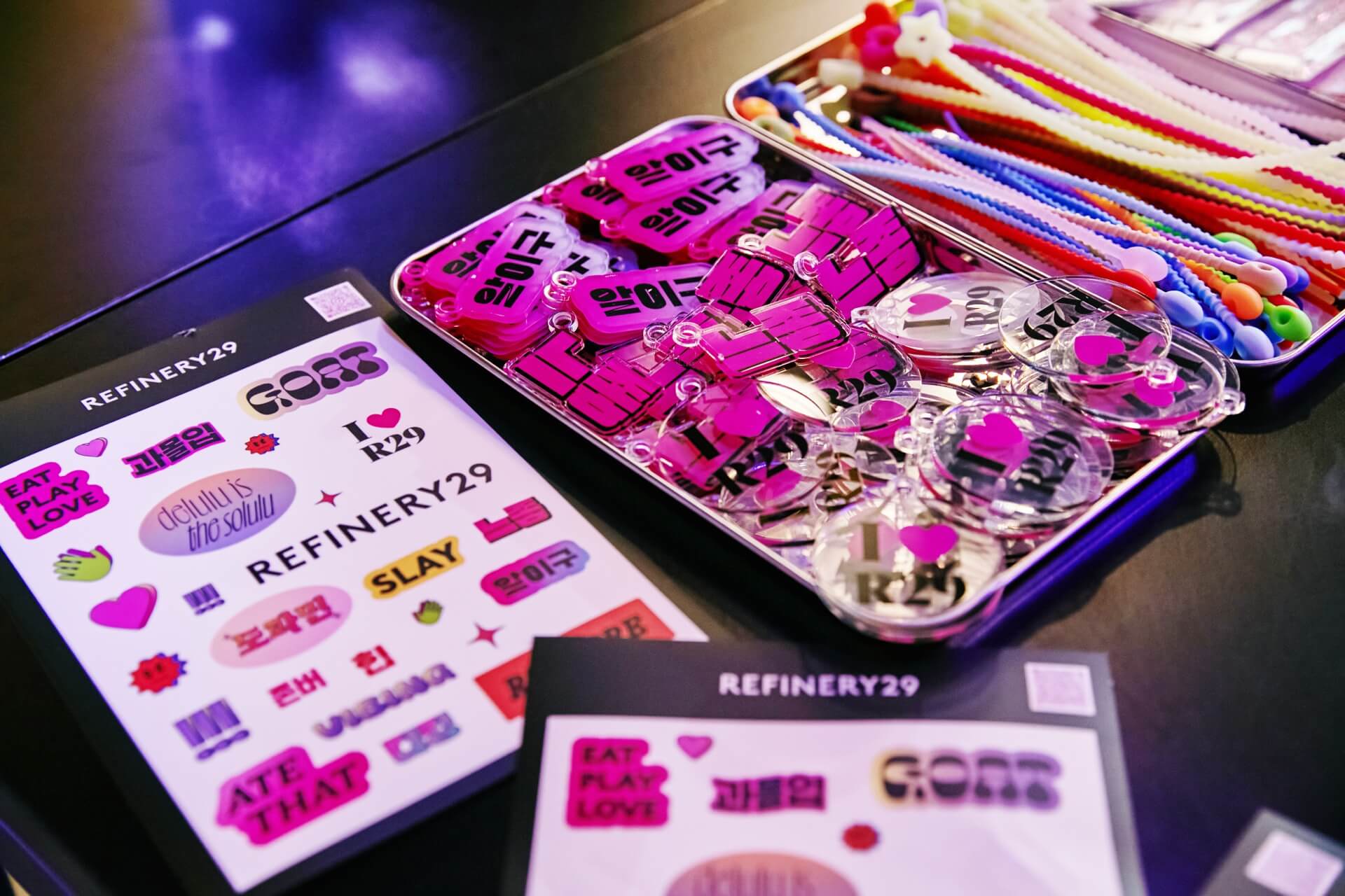 Refinery29 · 인터랙티브 키링 부스